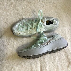 Brand New Wmns Nike Space Hippie 04